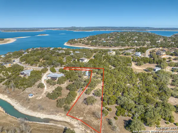 995 Five Oaks, Canyon Lake, TX 78133