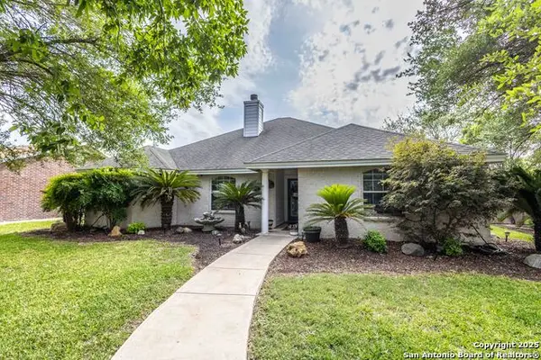 633 Sunrise Ave, Uvalde, TX 78801