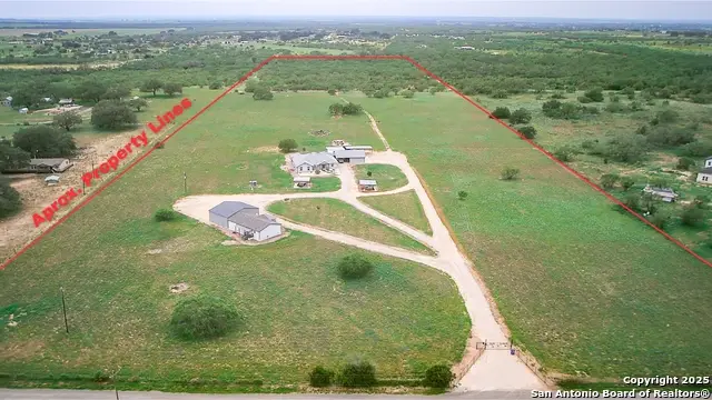 1185 County Road 7718, Devine, TX 78016 - Image #1