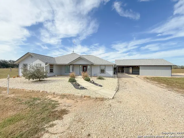1185 County Road 7718, Devine, TX 78016 - Image #3