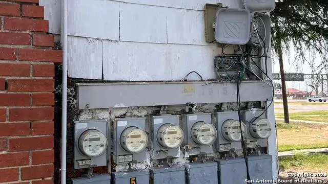 1915 N Interstate 35, San Antonio, TX 78208 - Image #3