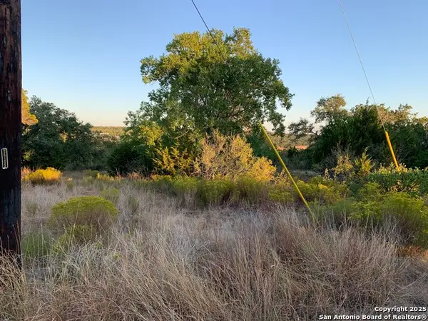 431 Cliffview Circle, Canyon Lake, TX 78133