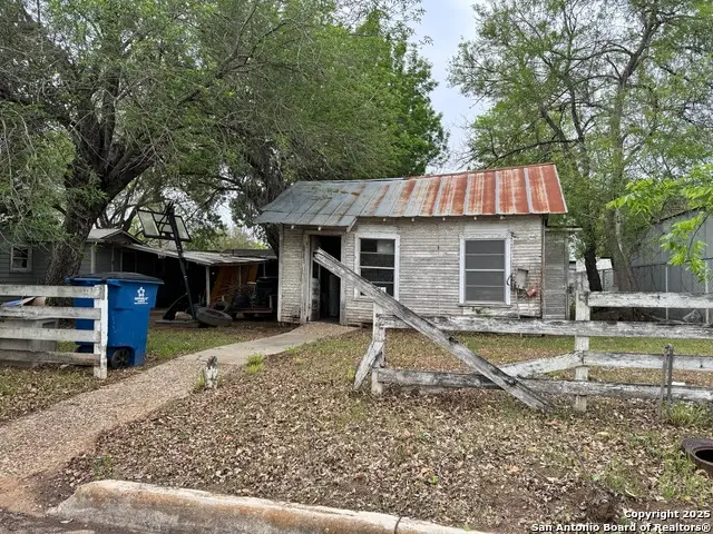 737 Avenue F, Poteet, TX 78065 - Image #1