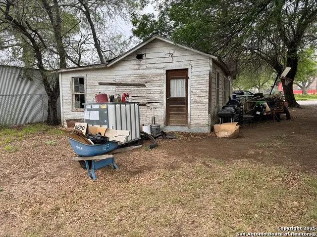737 Avenue F, Poteet, TX 78065 - Image #2