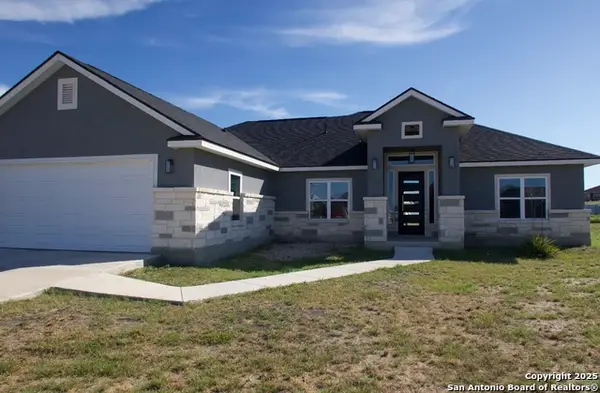 113 Pine Valley, La Vernia, TX 78121