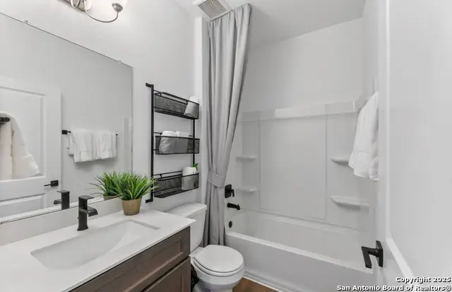 414 Nightingale Ave, Marion, TX 78124 - #2