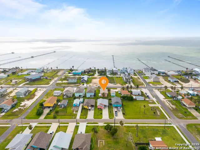 1419 S Magnolia St, Rockport, TX 78382 - #2
