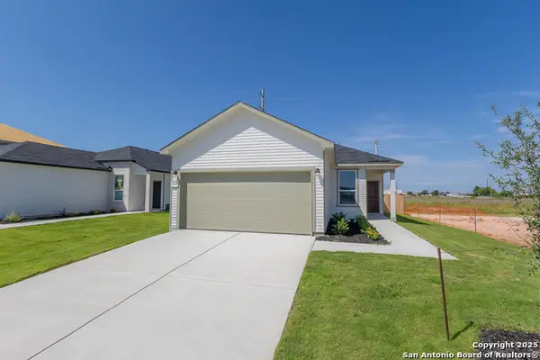 4141 Woodside Dr, Seguin, TX 78155