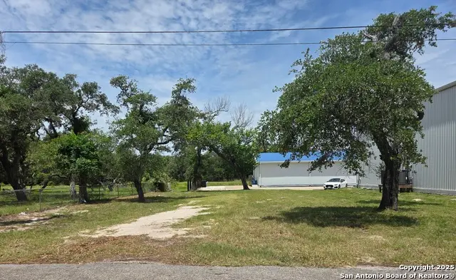 205 S 9th St, Rockport, TX 78382 - #3