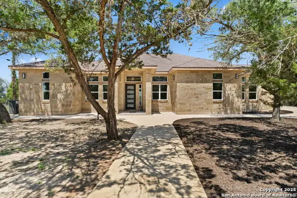 1424 Cattail Dr, Canyon Lake, TX 78133