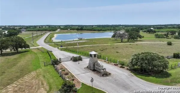 445 Powder, Luling, TX 78648