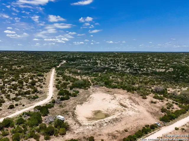 48 AC +/- Cr 450, Rocksprings, TX 78880 - Image #2