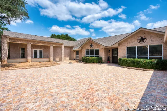 585 Oak Bend Drive, Bandera, TX 78003 - Image #2