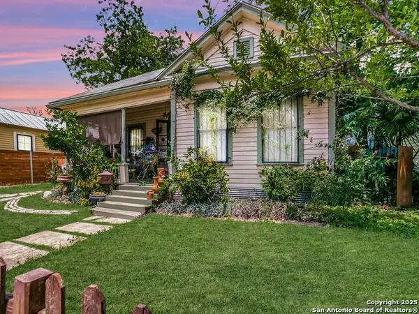 911 Camden St, San Antonio, TX 78215