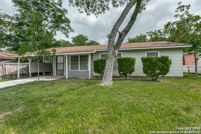 327 Blaze, San Antonio, TX 78218 - Image #2