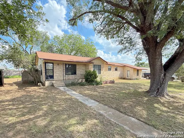 15430 S Main, Lytle, TX 78052