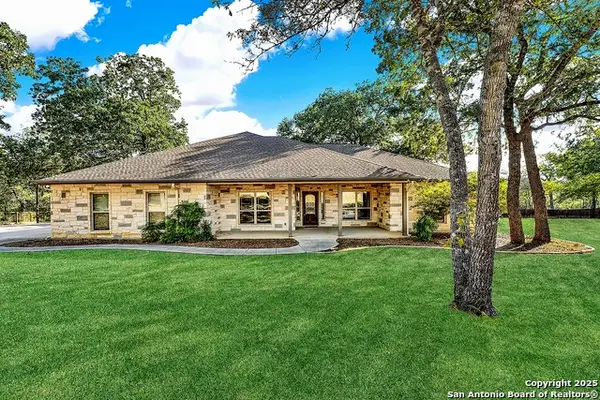 152 Legacy View, La Vernia, TX 78121