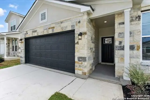 979 Manger Lane, New Braunfels, TX 78130 - Image #2