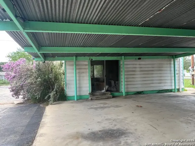 413 4th St, Poteet, TX 78065 - Image #2