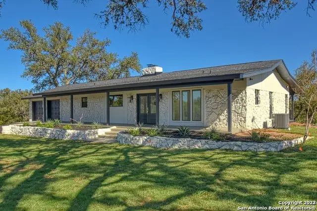 304 Crestwood Dr, Kingsland, TX 78639 - Image #1