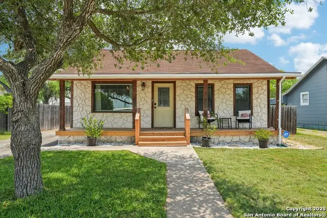 714 N Esplanade, Karnes City, TX 78118 - Image #1