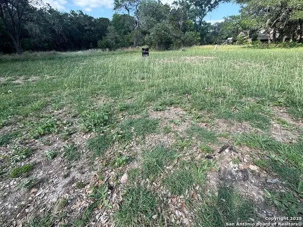 142 Oklahoma, Lakehills, TX 78063