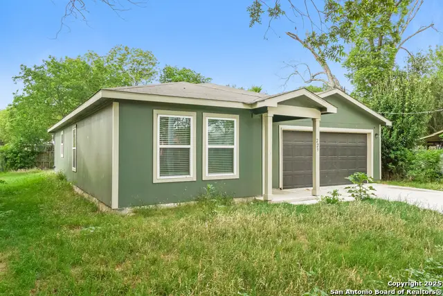 223 Baxter, Seguin, TX 78155 - #2