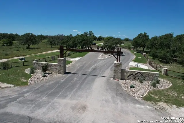 23 Loma Vista, Kerrville, TX 78028 - Image #2