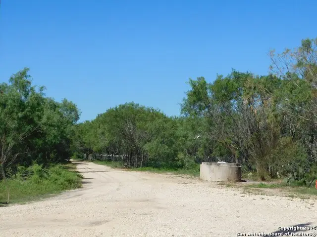 1590 Mccauley Rd, Floresville, TX 78114 - Image #2