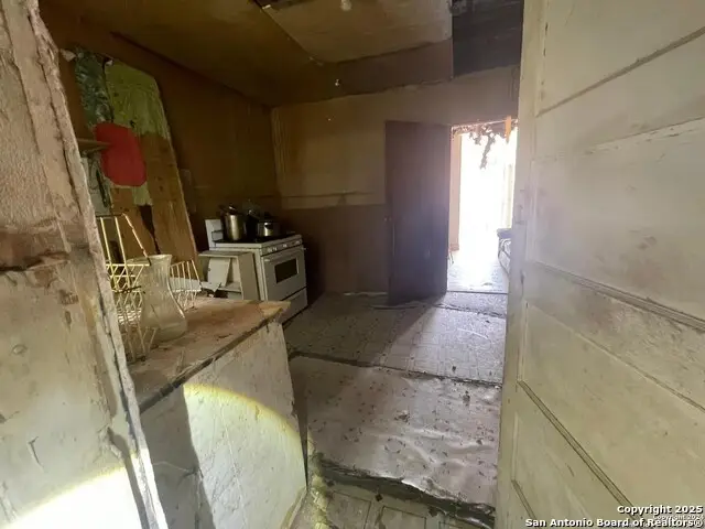 217 2nd, Kenedy, TX 78119 - Image #3