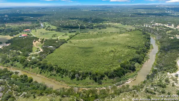 928 Enchanted View, Canyon Lake, TX 78133