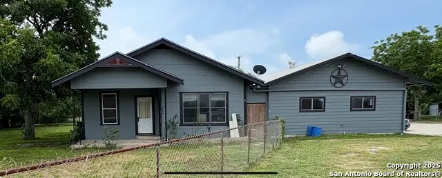 335 E San Antonio St, Marion, TX 78124 - Image #2