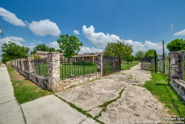 606 W Baetz Blvd, San Antonio, TX 78221 - Image #3