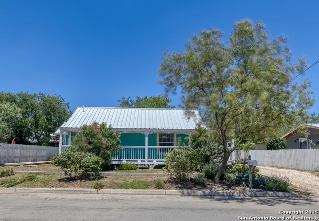 327 S Wood, Uvalde, TX 78801 - Image #1