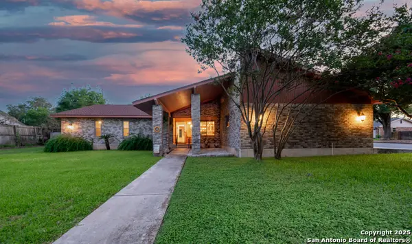 221 W Tanglewood, New Braunfels, TX 78130