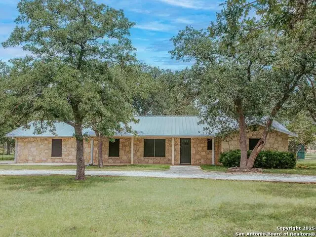 335 Sharon, Boerne, TX 78006 - Image #1