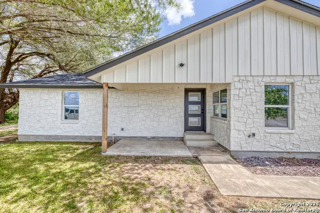 121 Cr 367, Uvalde, TX 78801 - Image #3