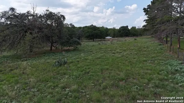 1228 Morning Glory Ln, Adkins, TX 78101