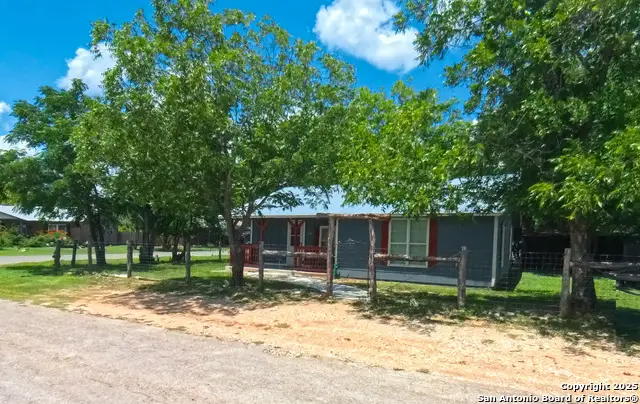 406 7th, Bandera, TX 78003 - Image #2