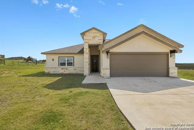 510 Lazy Oak, La Vernia, TX 78121 - Image #1