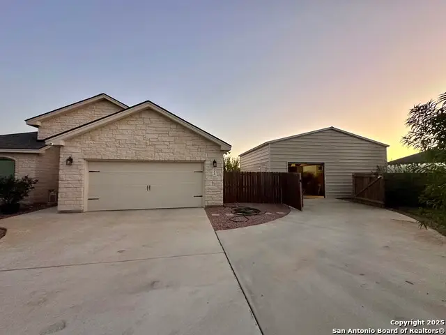 132 West Short Meadow Drive, Lytle, TX 78052 - Image #3