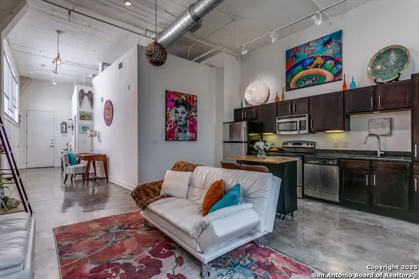 1401 S Flores St #212, San Antonio, TX 78204