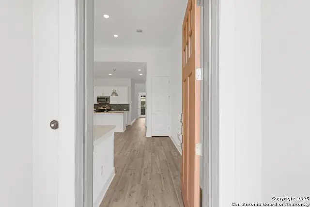 10027 University Way #7, San Antonio, TX 78224 - Image #2