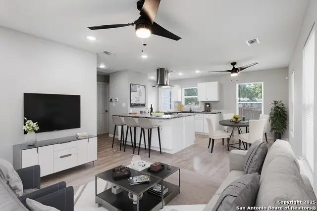 322 Glamis Ave, San Antonio, TX 78223 - Image #2