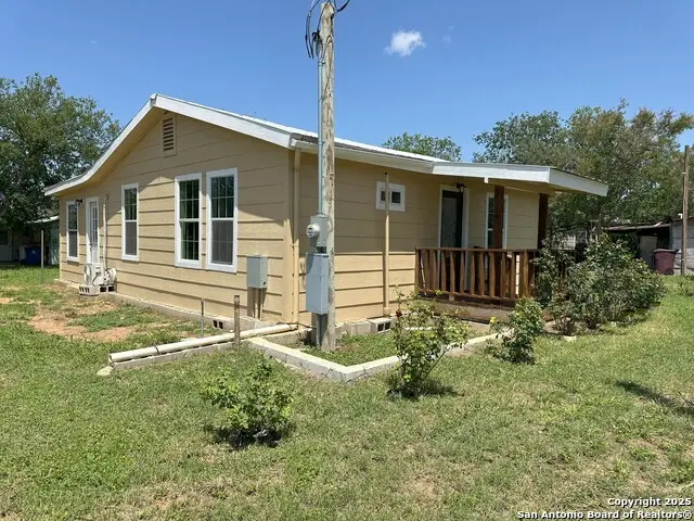 117 Mckinnen, Charlotte, TX 78064 - Image #2