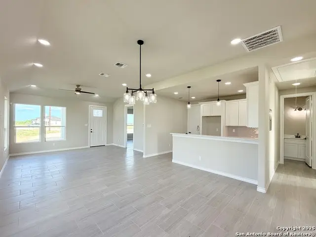 144 Camino Verde Ct, La Vernia, TX 78121 - Image #2