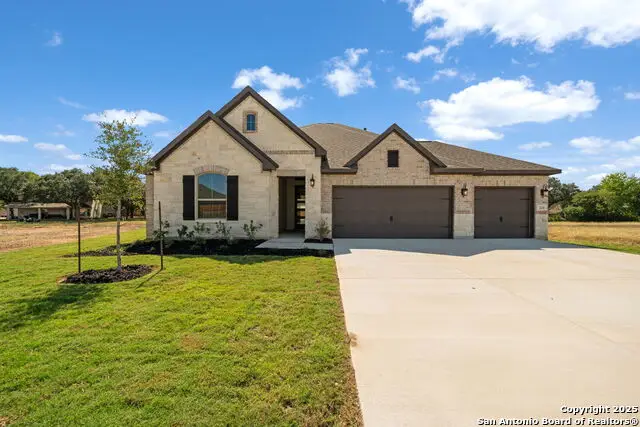 221 Janice Avenue, Castroville, TX 78009 - Image #2