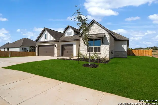 176 Janice Avenue, Castroville, TX 78009 - Image #3