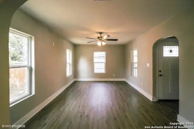 439 Viendo, San Antonio, TX 78201 - Image #2