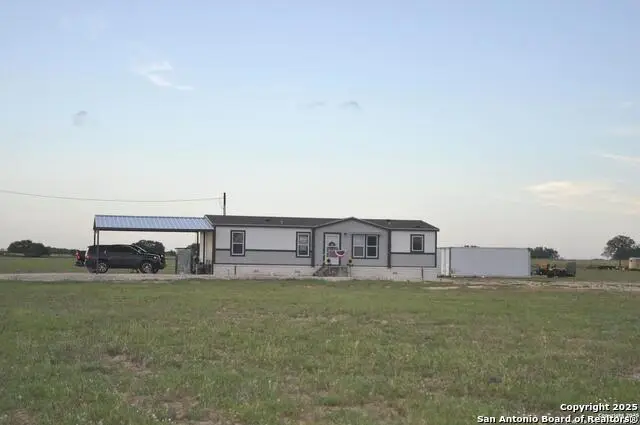 801 County Road 777, Devine, TX 78016 - Image #1